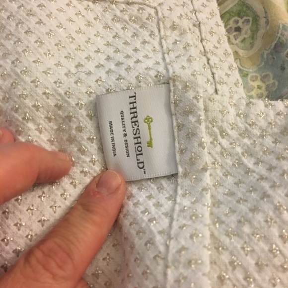 VGUC silver/white cloth table covering 74.5”x57” - Picture 4 of 5